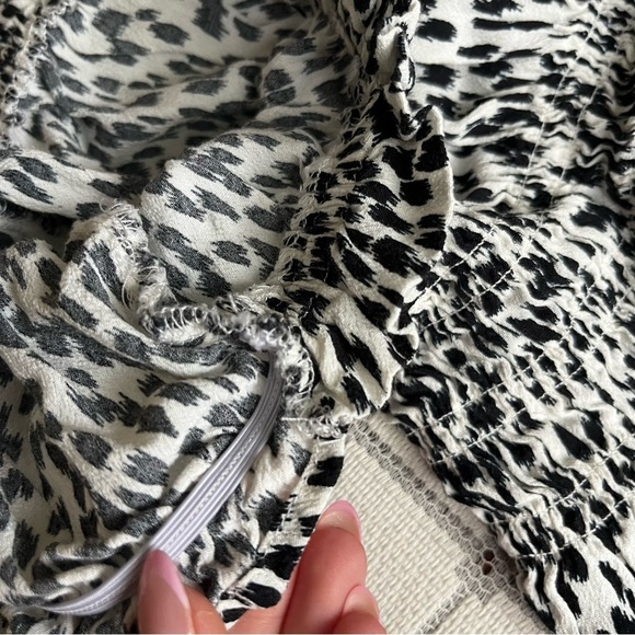 Kismet animal print smocked off shoulder top size small - Picture 4 of 6